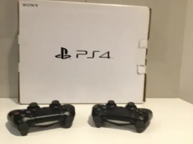 PlayStation 4 slim 500 gb dois controles originais