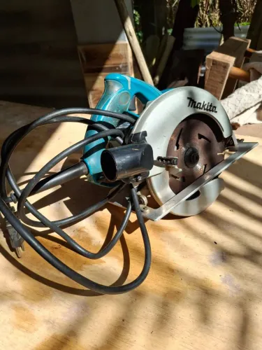 Serra circular 7.1/4 1800w 220v makita