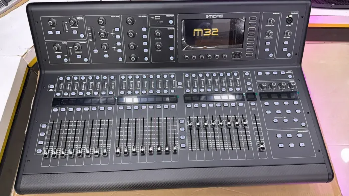 Mesa de som / mixer / console MIDAS M32 nova, nunca usada
