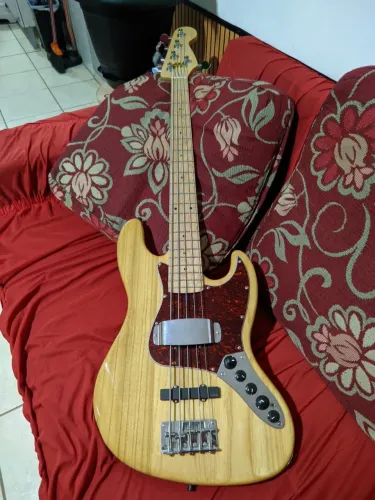 Baixo jazz bass 5 EMG