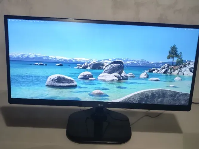Monitor LG Ultrawide 24 polegadas