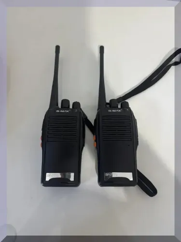 Rádio Comunicador Baofeng 777S com alcance de 9km e fone incluído Pronta entrega