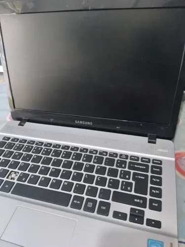 Notebook samsung 270e liga mais não aparece nada. Para quem conserta. 