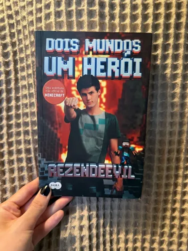 livro rezendeevil dois mundos um heroi