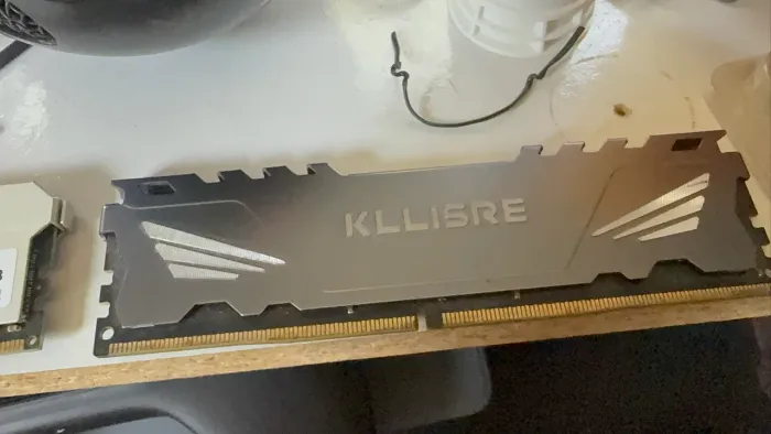 Memória RAM Kllisre 16GB DDR4 2666MHz Desktop (Pente Único)