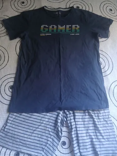 Pijama infantil tamanho 14 anos (camiseta + short)