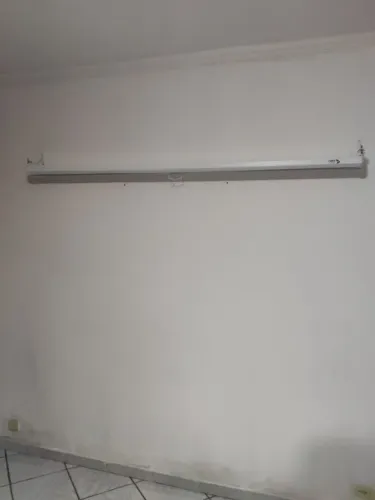 Tela de projeção 100 polegadas retrátil.