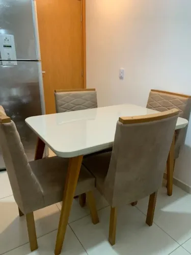Mesa de jantar de 4 cadeiras