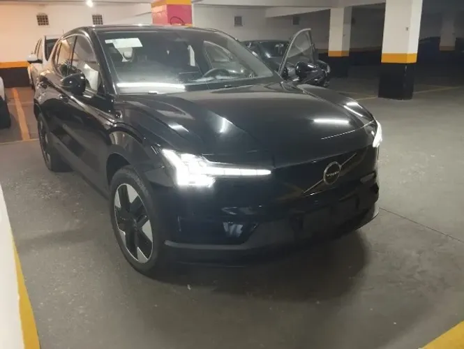 Volvo EX30 E40 Core (elétrico) 2025