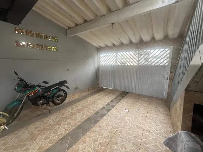 Casa com Excelente Potencial na Vila Mateo Bei - São Vicente/SP | 5 Dormitórios