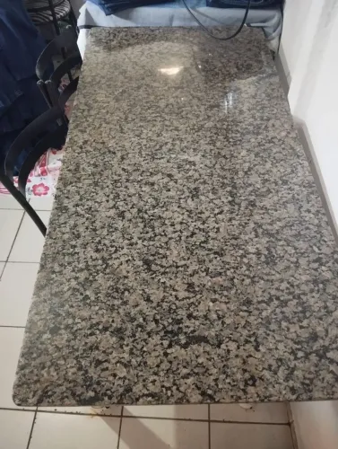 Vende se pedra de mármore de mesa de 6 cadeiras 180 podendo negociar