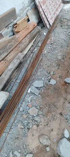 Ferros de 1/4 novo, apenas 12 reais a unidade, não fazemos entrega.
