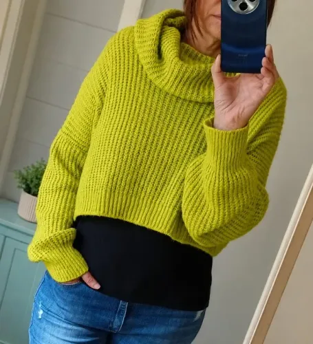 Blusa Cropped de Tricô Gola Boba Verde Lima Manga Bufante