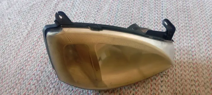 Farol Corsa Hatch 1.4 2010. (Ld direito)