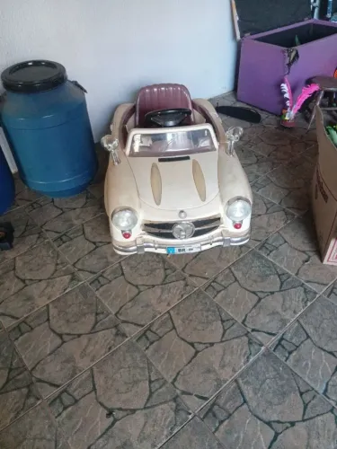 Carro elétrico modelo retro