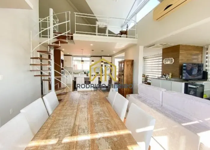 Cobertura duplex finamente mobiliada em Jurerê