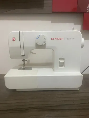 Máquina de costura singer promise