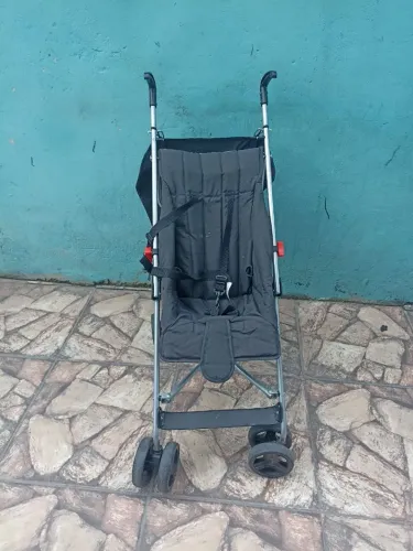 Vendo carrinho de bebê guarda chuva