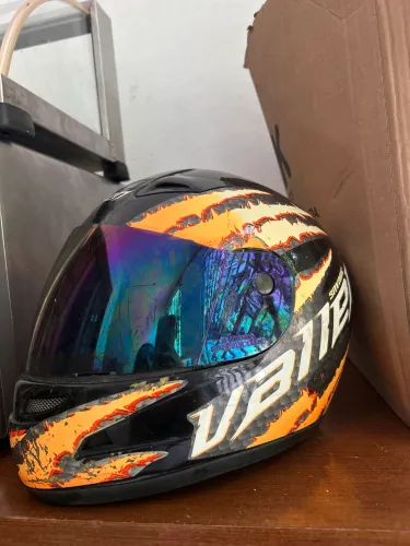 CAPACETE