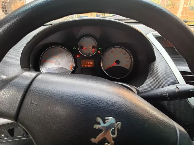Peugeot 207 Sed. Passion XR Sport 1.4 Flex 8V 4P 2012