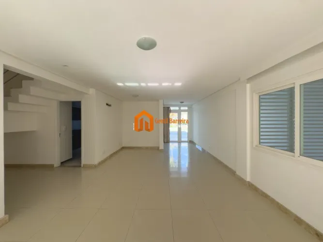 Casa com 5 suítes, espaço de sobra e acabamento impecável.