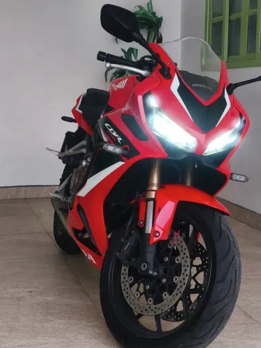Vendo HONDA CBR 650 vermelha