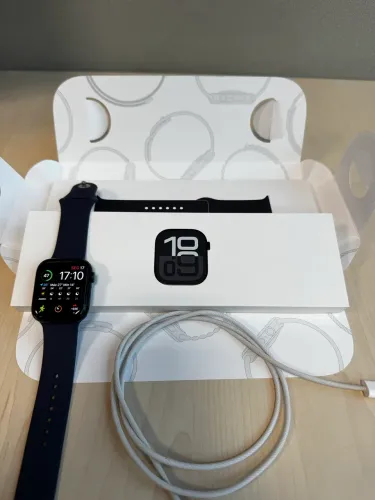 Apple Watch Series 7 - 44mm / Novo