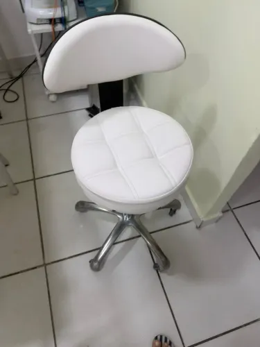 Cadeira mocho da marca estek. Pouco tempo de uso! Bem conservada! 