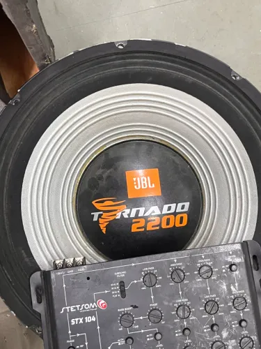 Subwofer JBL tornado 2200