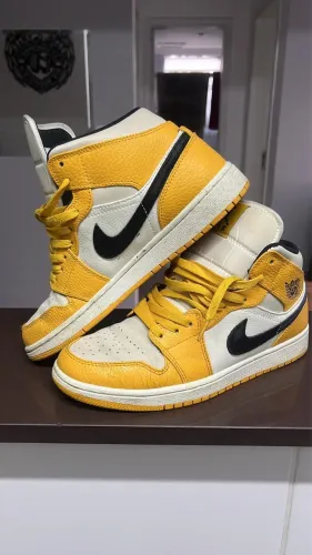 Nike Jordan Lakers
