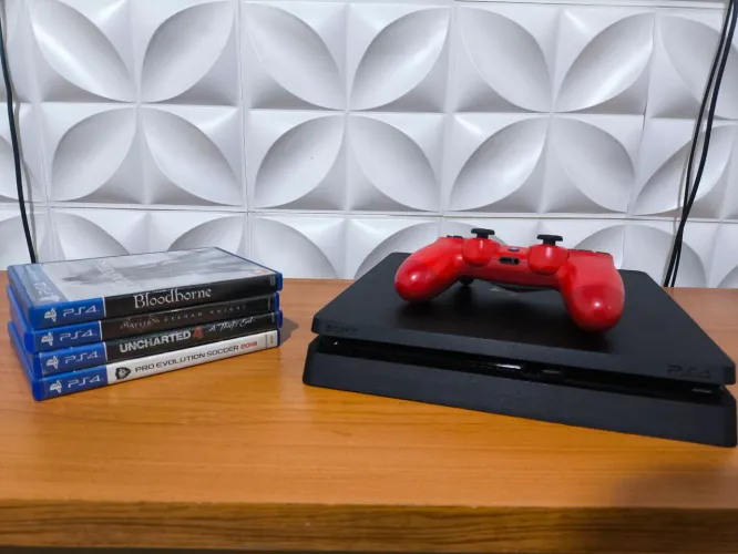 PS4 Slim - Impecável - 1 Controle + 4 Jogos - Aceito Cartão até 18x 