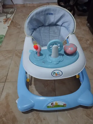 Andador maxi baby