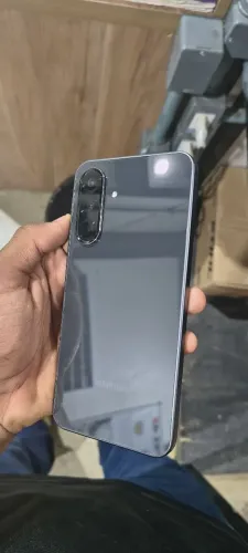 A36 5g menos de 1 ano de uso , so o display trocado nele