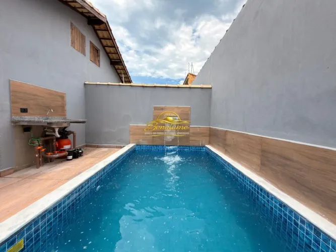 Casa com Piscina a venda em Vila Tupy, Itanhaém.