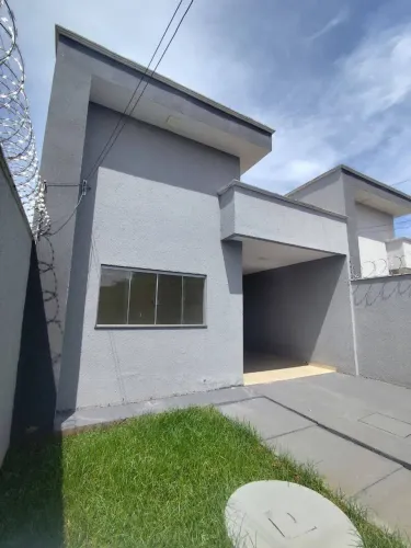 Casa à Venda no Jardim Ipiranga, Aparecida de Goiânia  3 Quartos, Suíte !