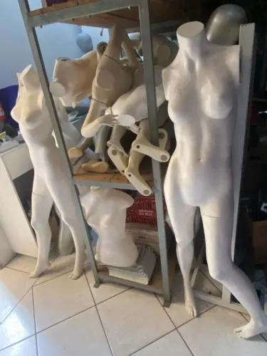 vende-se manequins