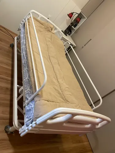 Cama hospitalar motorizada com colchao