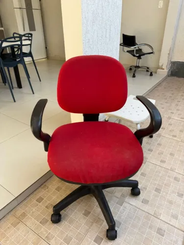 Cadeira de escritório com rodinha 