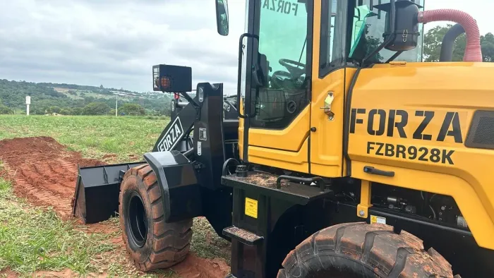 Carregadeira forza 