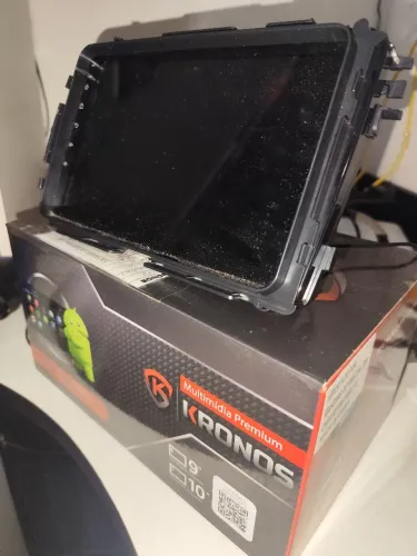 KRONOS 9863+ (kit multimídia veicular)