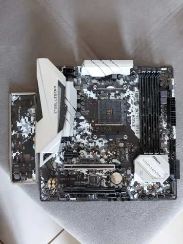 Placa Mãe ASRock B450M Steel Legend AMD AM4 mATX DDR4