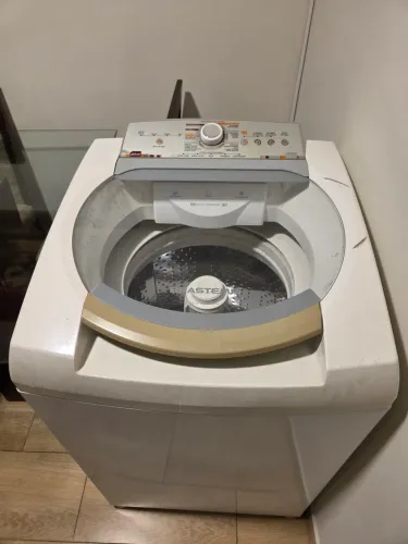 Vendo uma máquina de lavar roupas  Brastemp 11 kilos usada