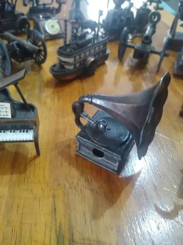 Miniaturas de Ferro para Colecionadores e Decoração de Ambientes (apontadores)