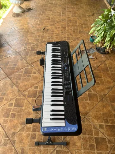 Teclado Musical Casio CT-S300. Novíssimo!