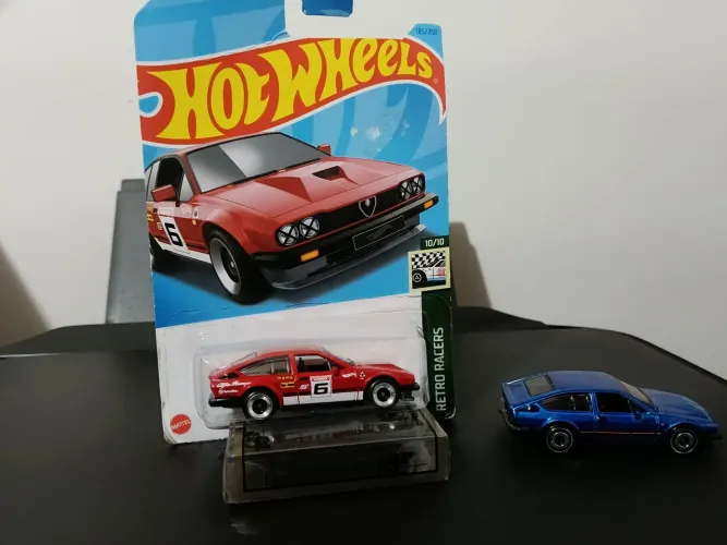 Kit 2 minis Hotwheels alfa Romeo gtv6 3.0