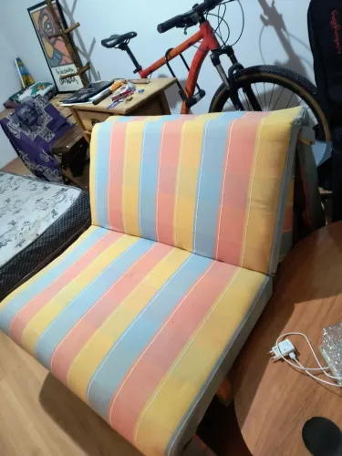 Poltrona vira cama de solteiro