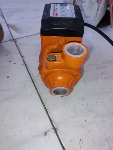 Vendo bomba periférica 0,5HP 127volt 60Hz. Seis meses de uso. Menor preço R$ 130 reais.