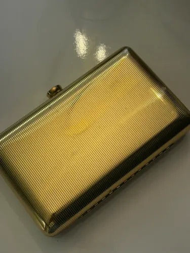 Clutch dourada metalizada 