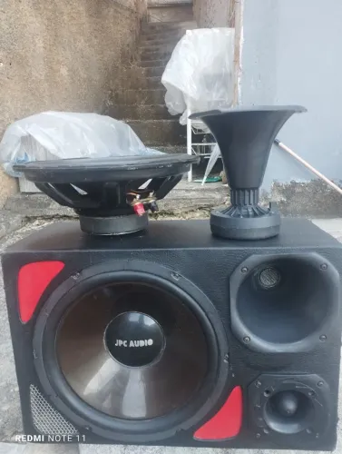 Caixa trio com alto falante de 12 mais (1 alto falante de 12 Pioneer e1 corneta 100watts !