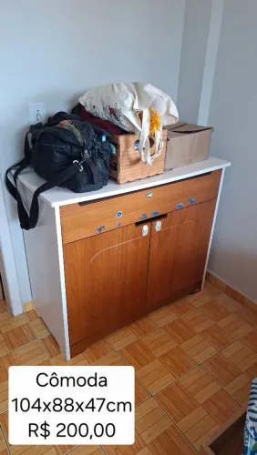 Cômoda de madeira